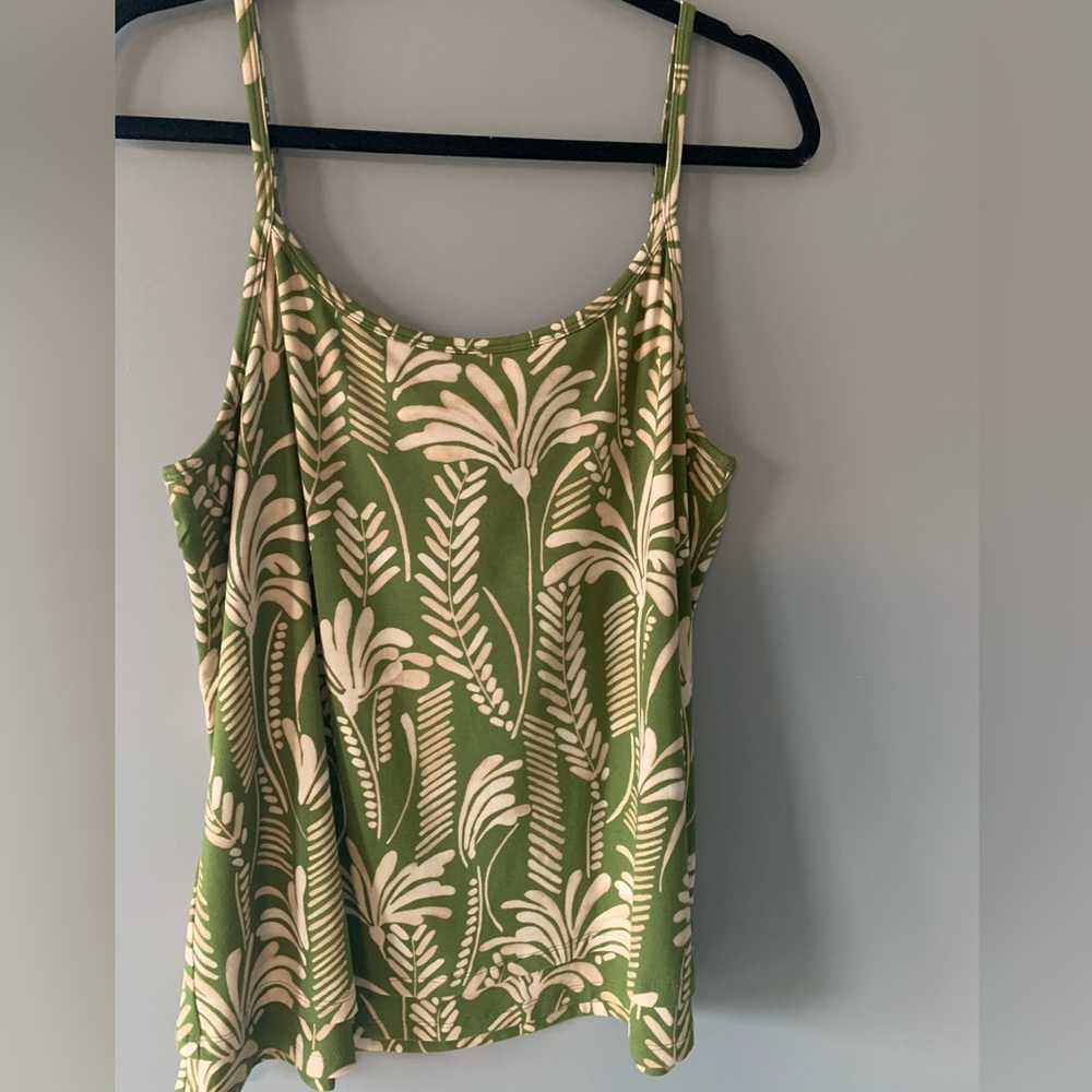☀️SALE☀️Cabi Green & Cream Leaf Patterned Tank Top. Double layered. Adjustable.